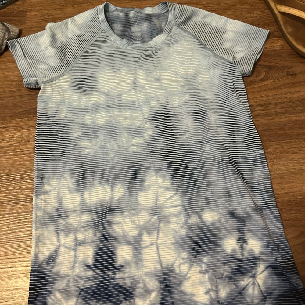 lululemon athletica Blue Tie-Dye Short Sleeve Tee